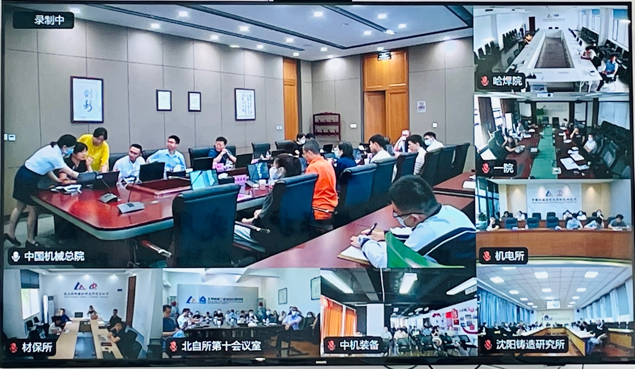 一群人在房间里

低可信度描述已自动生成