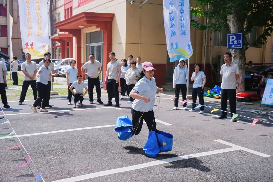 快乐大脚6.jpg