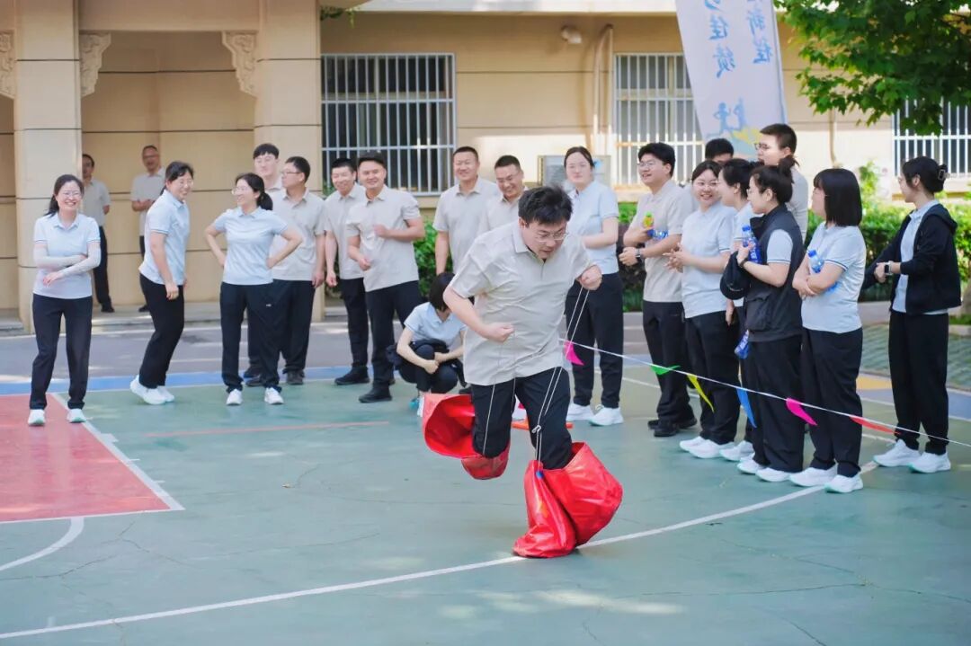 快乐大脚3.jpg