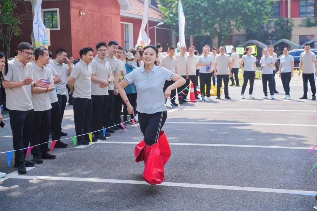 快乐大脚5.jpg